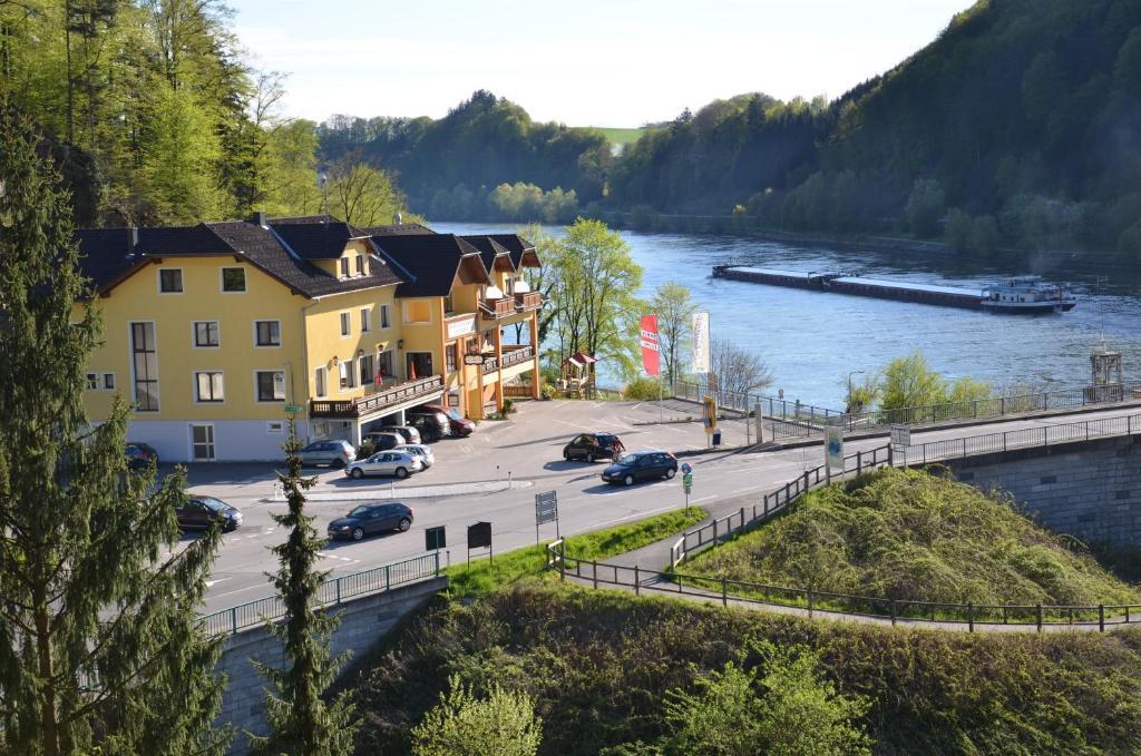 Gasthof Zur Donaubruecke Ardagger Markt Exteriör bild